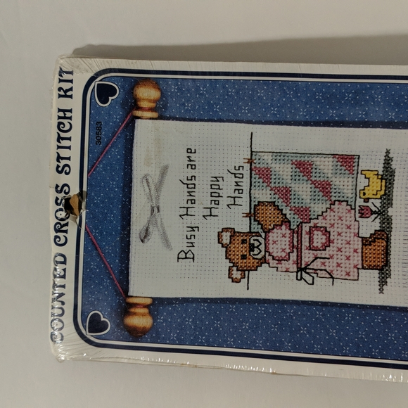 The New Berlin Co | NEW counted cross stitch kit 30583 - Picture 4 of 6